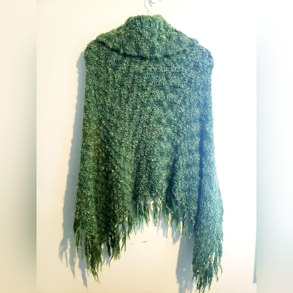 Wool touch poncho -greens-one size - Picture 2 of 5